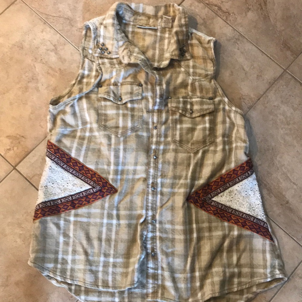 Sleeveless button down shirt